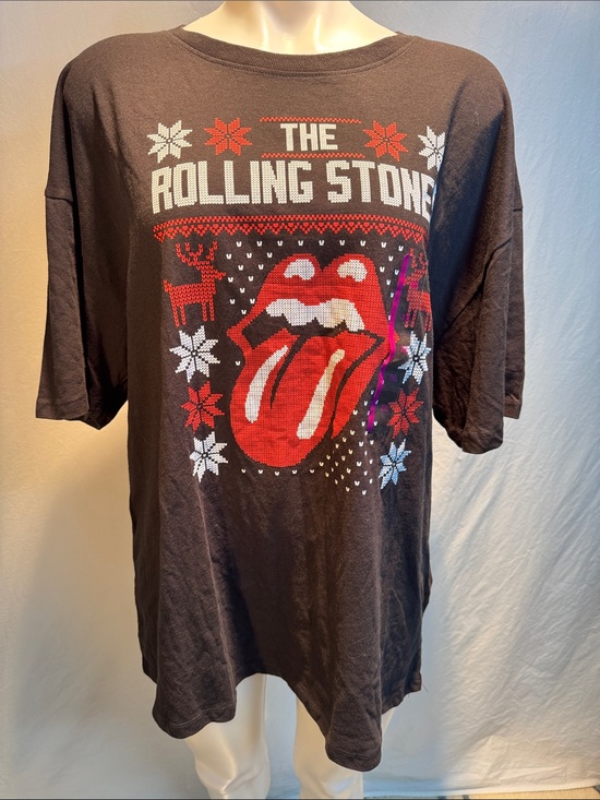the Rolling Stones Tops - the Rolling Stones Black Tee with Red Tongue Holiday Graphic